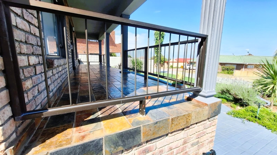 5 Bedroom Property for Sale in Stilbaai Wes Western Cape